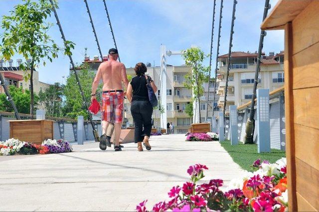 Manavgat’ta Işık Ve Su Danslı Yaya Köprüsü