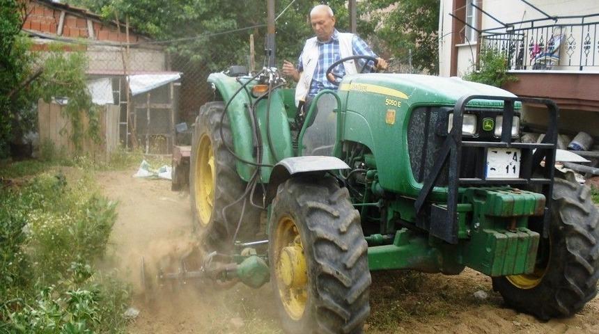 Kendi İmkanlarıyla Trakt&ouml;r&uuml;ne &Ccedil;apa Makinesi Yaptı