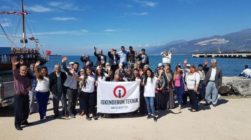 İste&rsquo;li &Ouml;ğrencilerden Huzurevi Sakinlerine Tekne Turu Keyfi
