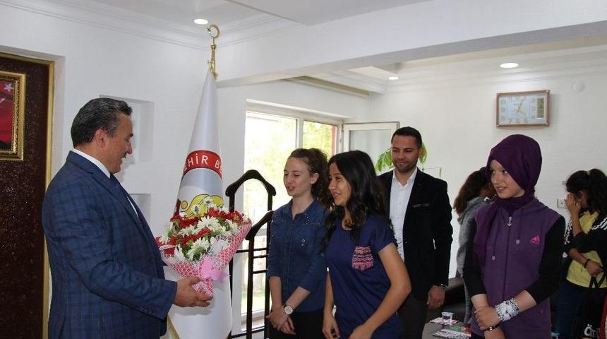 Başkan Tutal, Gazi Ortaokulu &Ouml;ğrencilerini Ağırladı