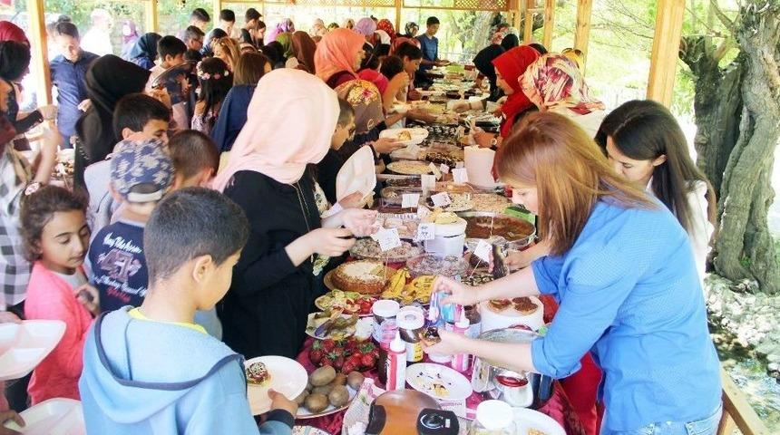 &Ccedil;emişgezek&rsquo;de &Ouml;ğrencilerin Kermesine Yoğun İlgi