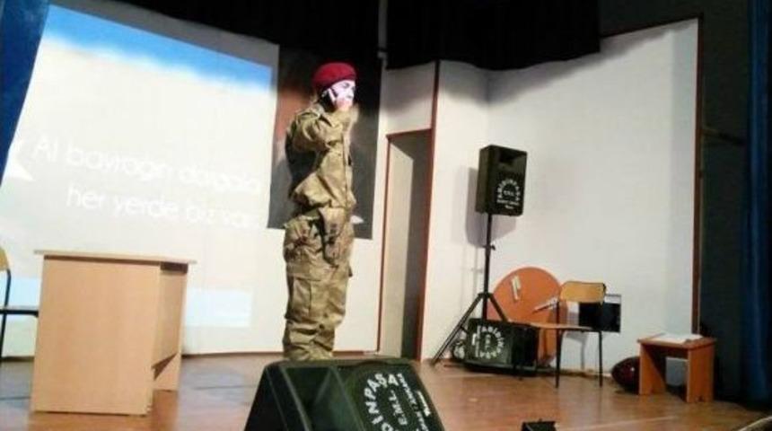 İmamhatip Ortaokulu &Ouml;ğrencilerinden 15 Temmuz Anma Etkinliği