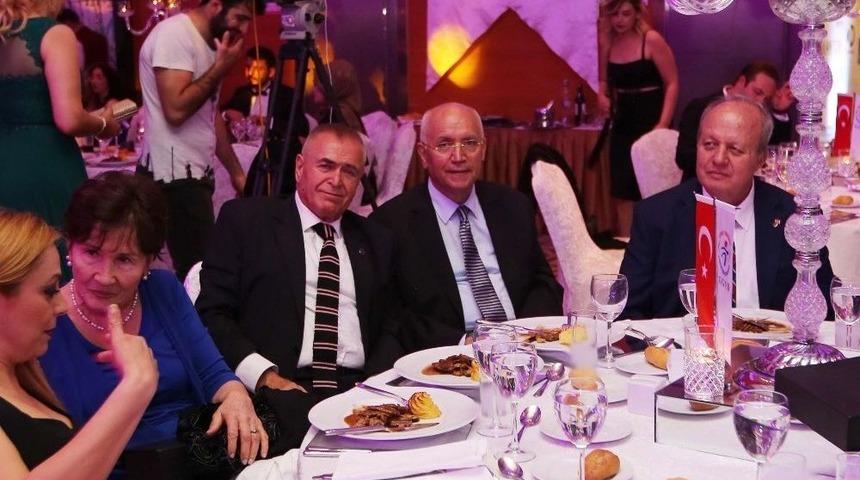 Başkan Fethi Yaşar, Gen&ccedil; İşadamları İle Baloda Buluştu