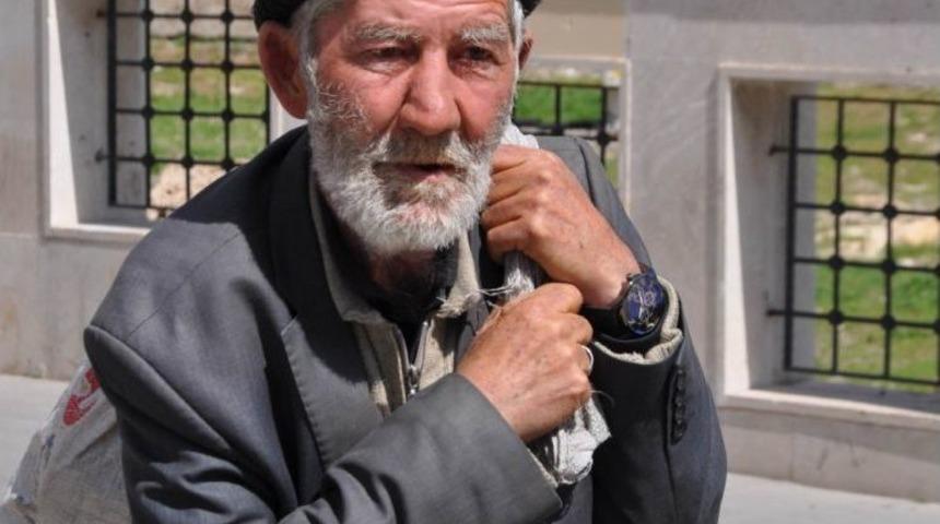 &Ccedil;&ouml;pten Şişe Toplayarak &Uuml;niversite &Ouml;ğrencisi &Ccedil;ocuklarını Okutuyor