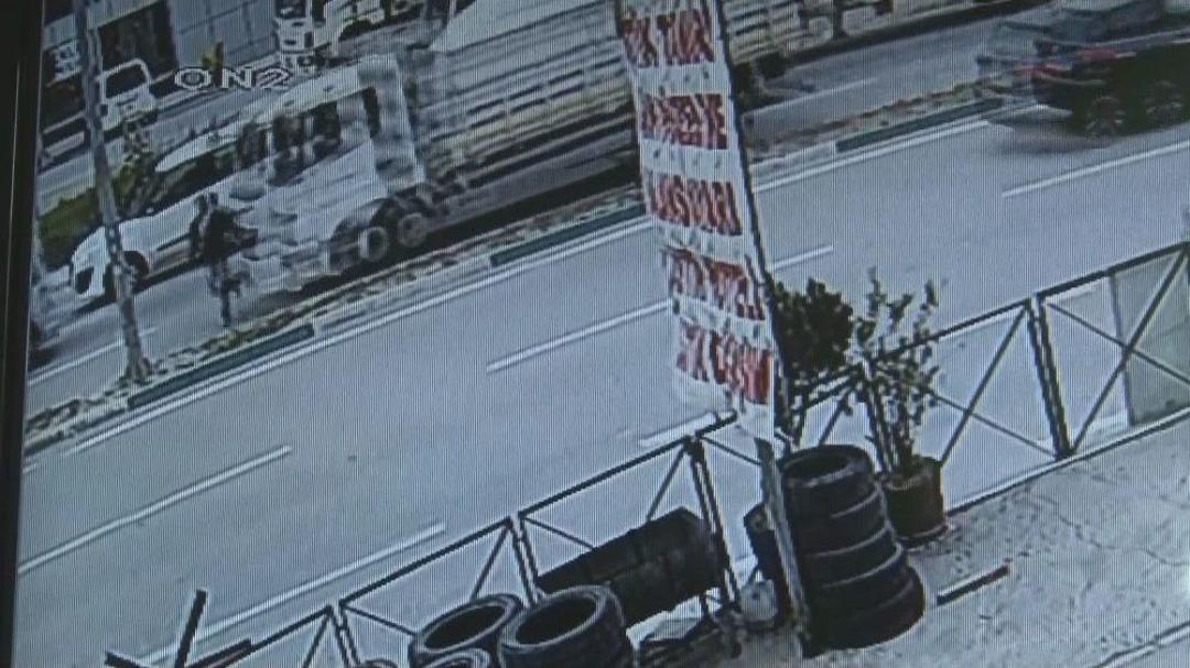 (&ouml;zel Haber) Kamyonun &Ccedil;arptığı Şahıs 5 Metre Havaya B&ouml;yle U&ccedil;tu