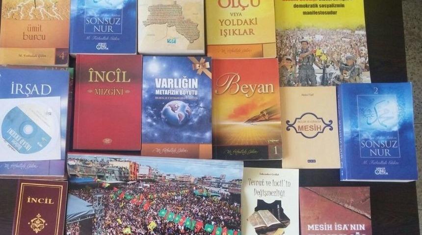 Pkk Ş&uuml;phelisinin Evinden Fet&ouml; Kitapları &Ccedil;ıktı