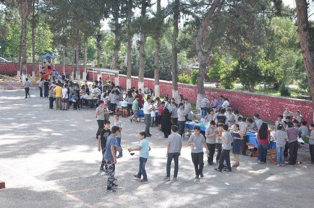 Kadirli’de Yardıma Muhtaç Öğrenciler İçin Kermes