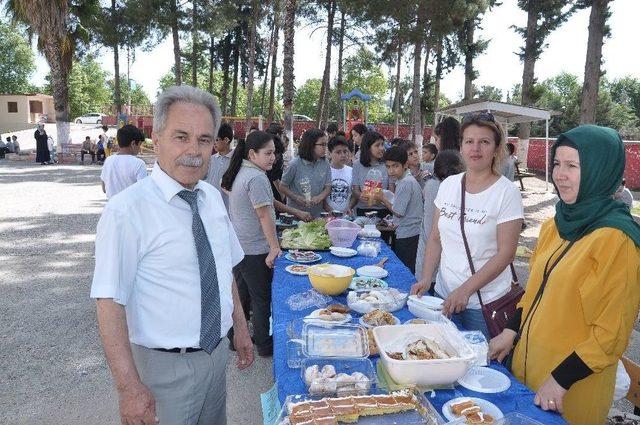 Kadirli’de Yardıma Muhtaç Öğrenciler İçin Kermes