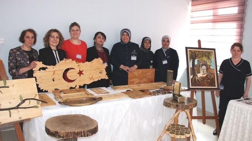 Hemşirelerin On Parmağında On Marifet