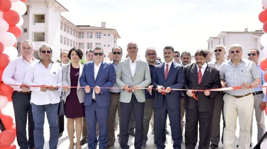 Meslek Liseliler &Uuml;r&uuml;nlerini Tanıttı