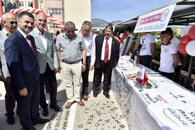 Meslek Liseliler Ürünlerini Tanıttı