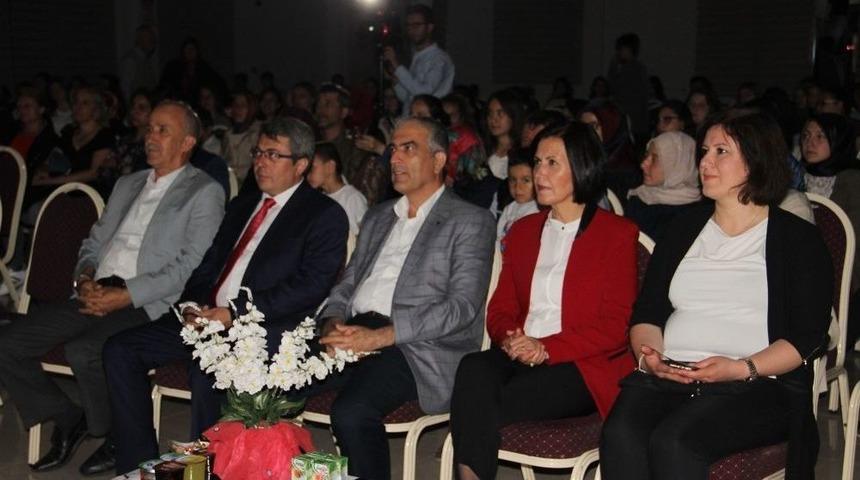 &Ccedil;an Fen Lisesi &Ouml;ğrencilerinden Şiir Dinletisi