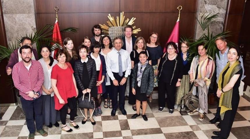 D&uuml;nyaca &Uuml;nl&uuml; Yazar Ve Yayıncılardan Başkan Demircan&rsquo;a Ziyaret