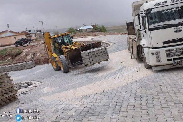 Özalp Belediyesinden Yol Yapım Çalışması