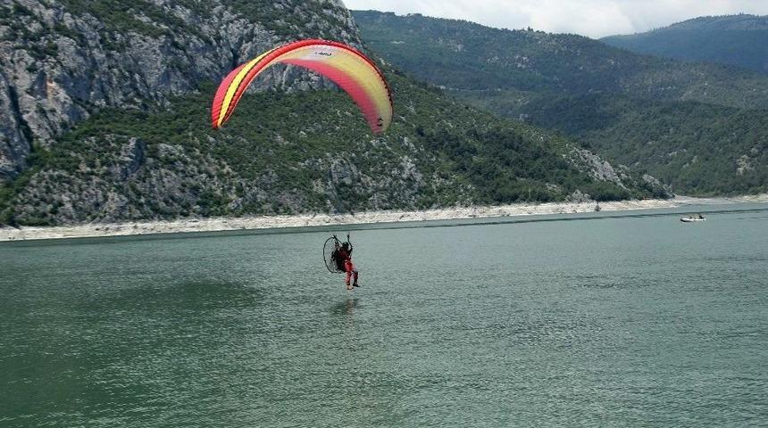 Kanyonda Paramotor G&ouml;sterisi Nefes Kesti