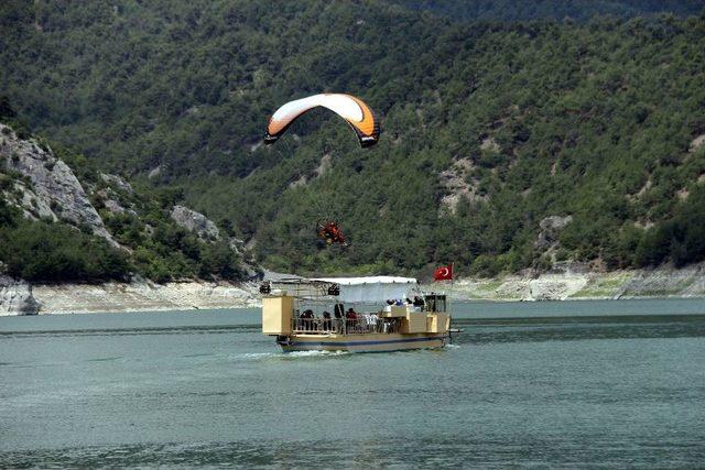 Kanyonda Paramotor Gösterisi Nefes Kesti