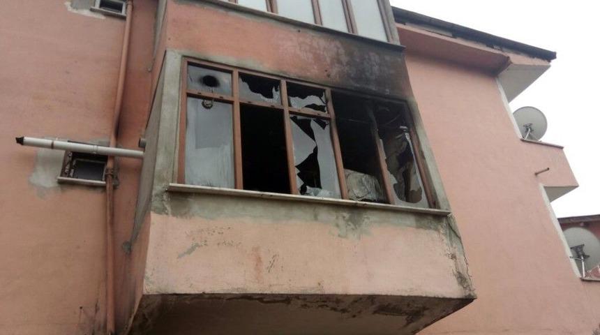 Elektrik Kontağından Çıkan Yangın Mutfağı Küle Çevirdi