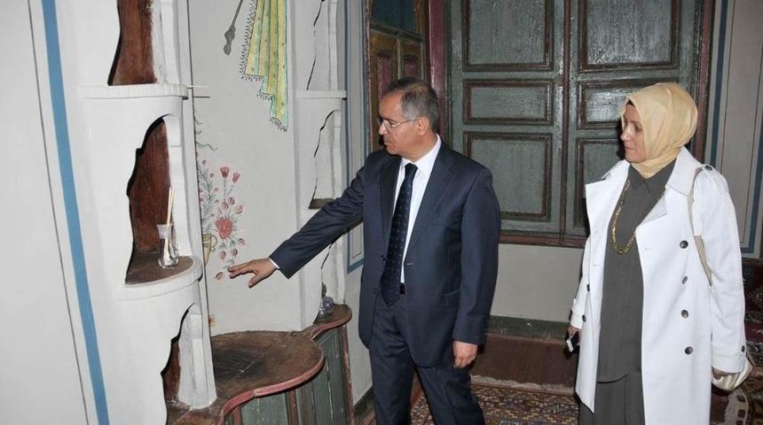 Vali Tapsız: &ldquo;tartan Konağı, Anadolu T&uuml;rk Ev Mimarisinin G&uuml;zel &Ouml;rneklerinden Biridir&rdquo;