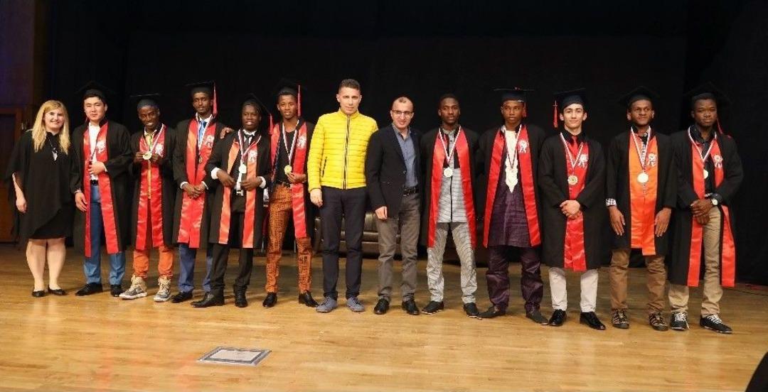 Ersem 85 &Uuml;lkeden 247 &Ouml;ğrenci Mezun Verdi