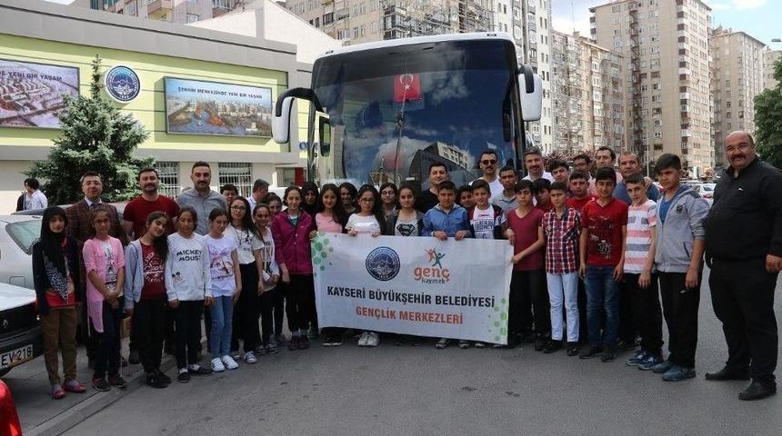 &Ccedil;elik&rsquo;ten &Ouml;ğrencilere &Ccedil;anakkale Armağanı