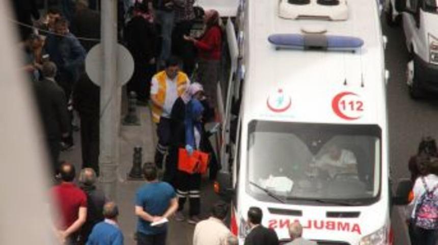 Boşandığı Eşini Ve Kocasını Bı&ccedil;akladı