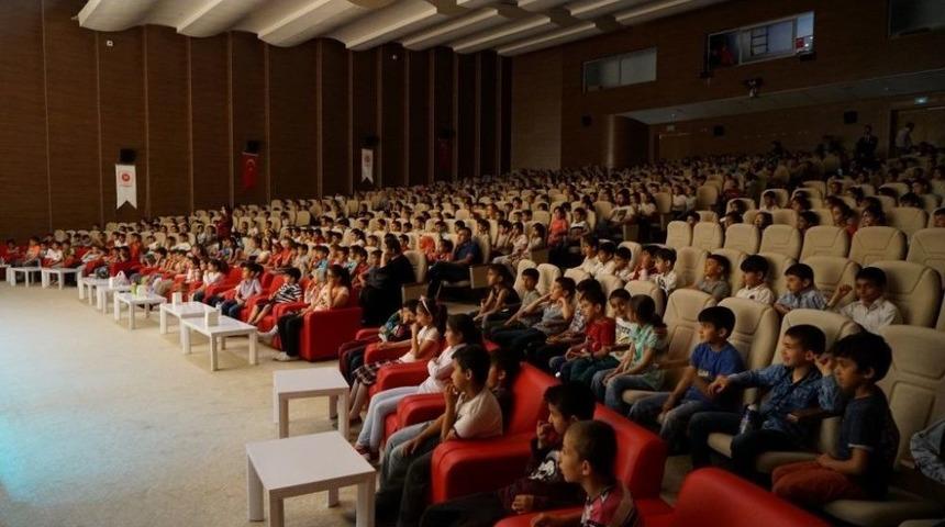 &lsquo;bir Yaz Masalı&rsquo; Miniklerin Beğenisini Topladı