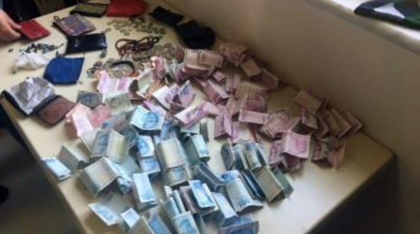 Dilencinin &Uuml;zerinden 14 Bin Tl &Ccedil;ıktı