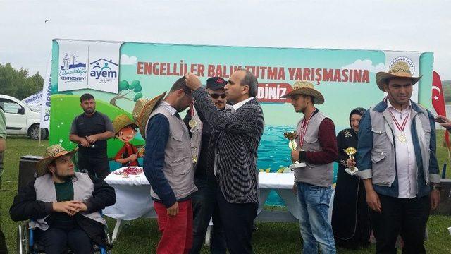 Arnavutk&ouml;y&rsquo;de &ldquo;engelsiz&rdquo; Balık Tutma Yarışması 1