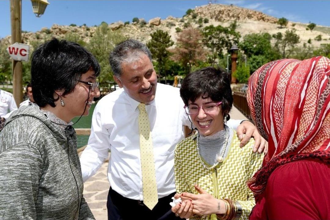 Başkan &Ccedil;akır Engellilerle Piknikte Buluştu