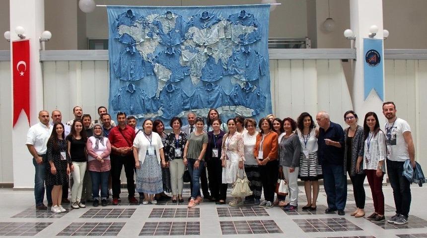 D&uuml;nya Doğal Boya İle Korunmalı Temalı Eser &Uuml;retildi