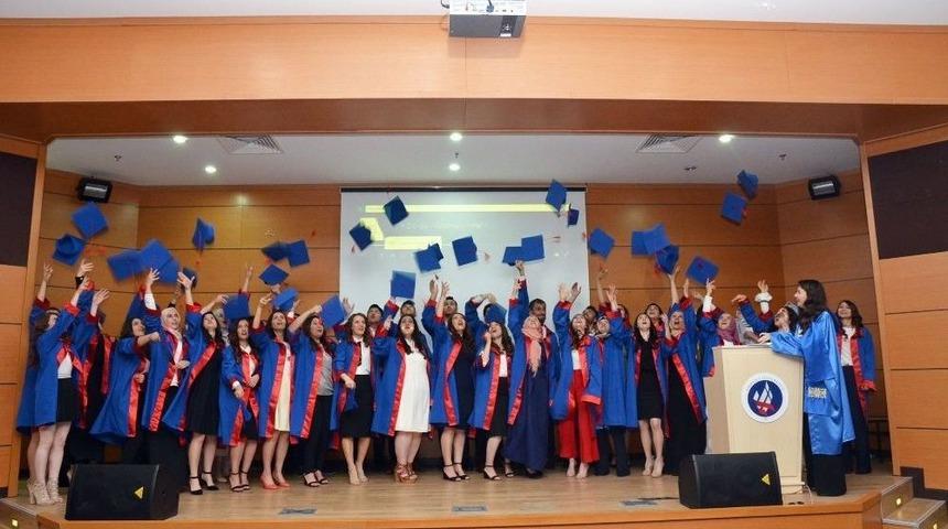 Kırıkkale &Uuml;niversitesi Beslenme Ve Diyetetik B&ouml;l&uuml;m&uuml; İlk Mezunlarını Verdi