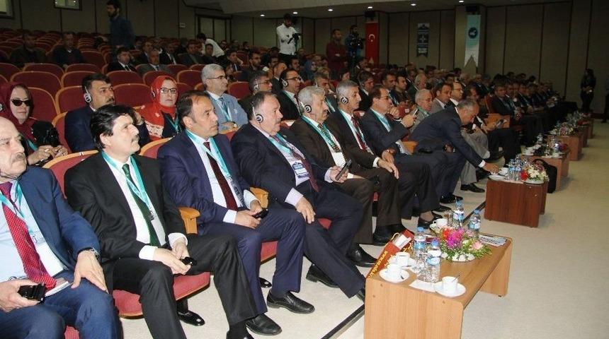 Yy&uuml;&rsquo;de &ldquo;&uuml;niversitelerin &Uuml;niversite-işbirliğinden Beklentileri&rdquo; Sempozyumu