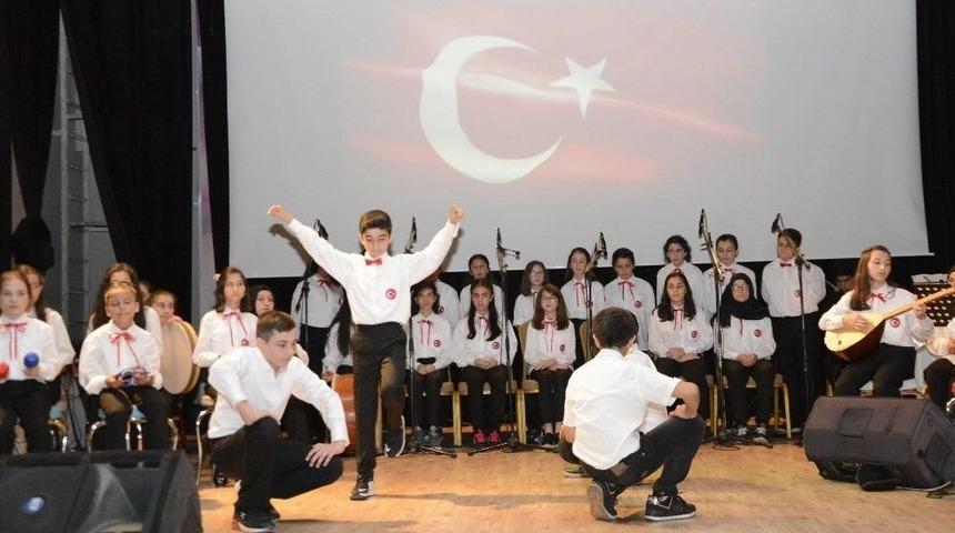 &Ouml;ğrenciler 15 Temmuz&rsquo;u T&uuml;rk&uuml;lerle Andı