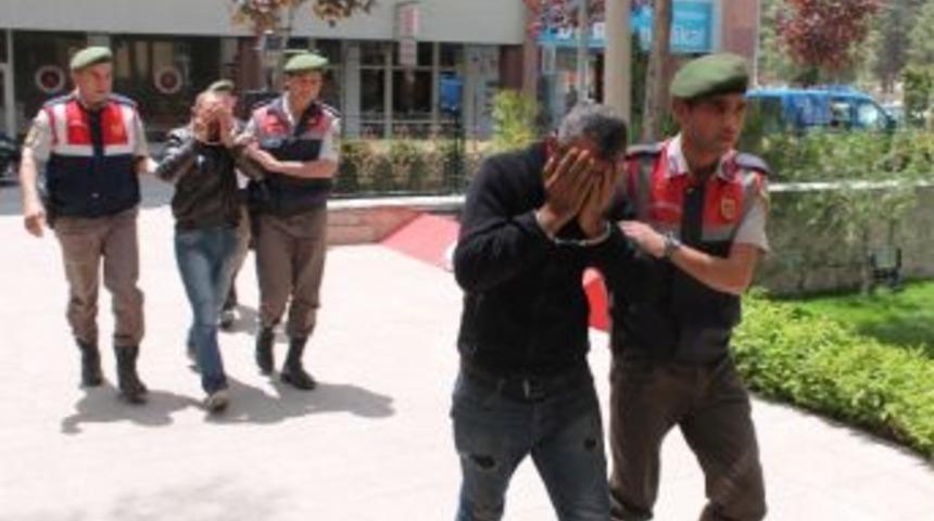 Hırsızlık Zanlıları Su&ccedil;&uuml;st&uuml; Yakalandı