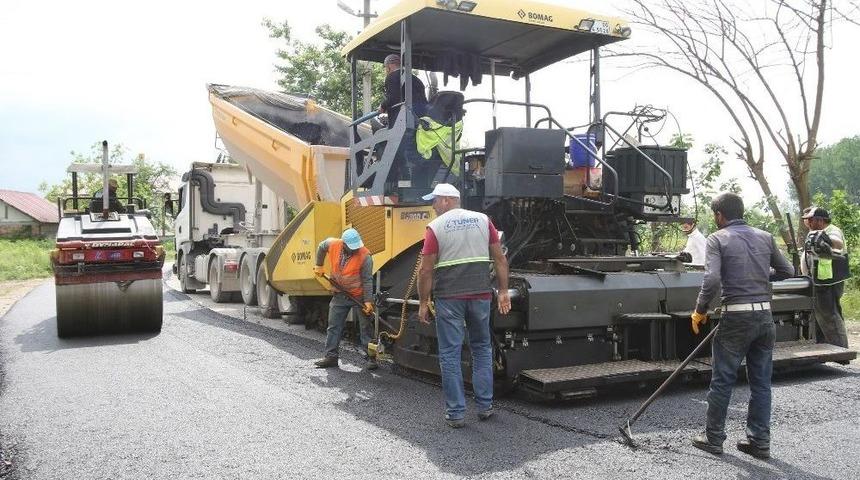 Akyazı&rsquo;da Sıcak Asfalt Serim &Ccedil;alışması Başladı