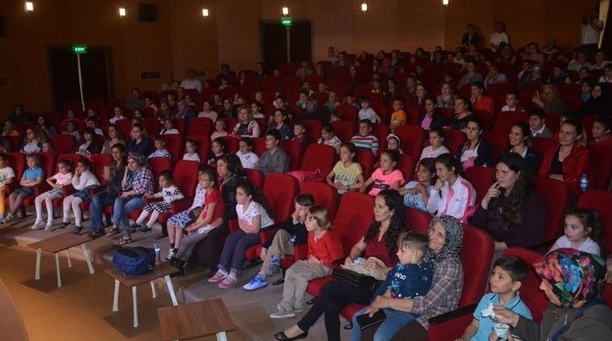 &ldquo;d&ouml;n&uuml;ş&uuml;m İyi Gelecek&rdquo; Tiyatro Oyunu İlgiyle İzlendi