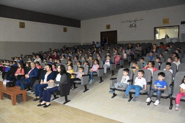 “dönüşüm İyi Gelecek” Tiyatro Oyunu İlgiyle İzlendi