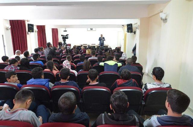 Başkan Polat &Ouml;ğrencilerle Buluştu 1