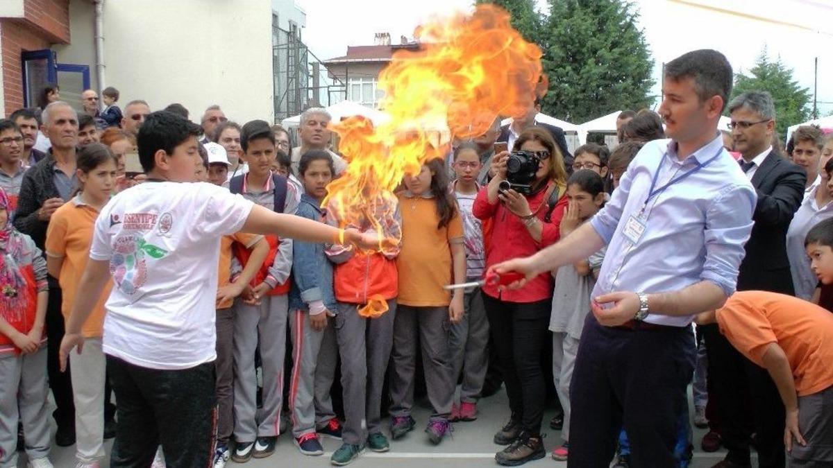 Bilim Fuarında Ateşli G&ouml;steri B&uuml;y&uuml;k İlgi G&ouml;rd&uuml;