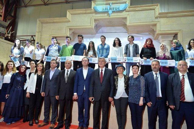 15 Temmuz Ruhu Kompozisyon Ve Resim Yarışmasının Kazananları &Ouml;d&uuml;llerini Aldı 1