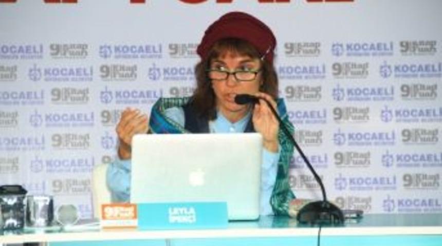 Yeni Şafak Yazarı Leyla İpek&ccedil;i, Kitap Fuarına Katıldı