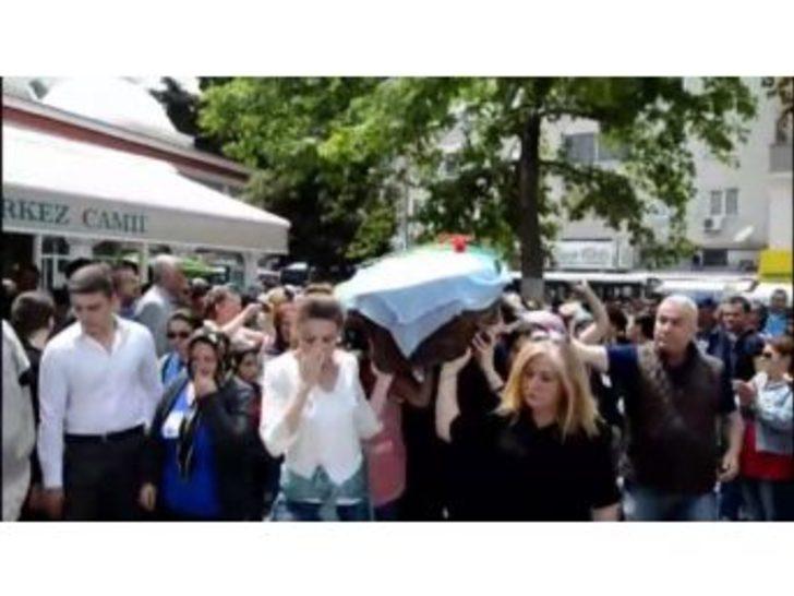 Cinayete Kurban Giden Kadının Cenazesini Kadınlar Omuzladı