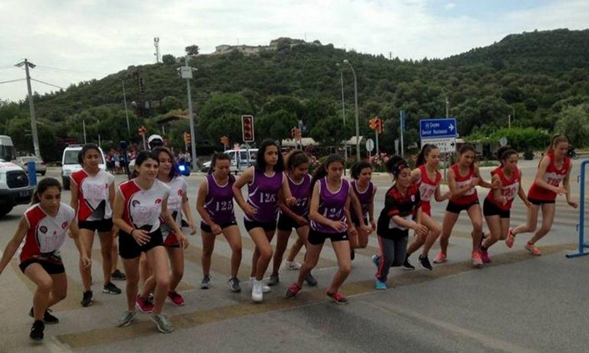 &Ccedil;eşme&rsquo;de Gen&ccedil;lik Koşusu