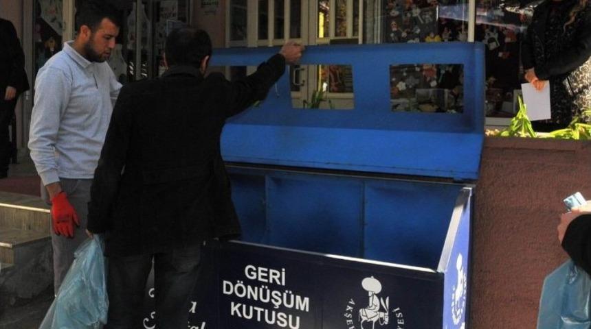 Akşehir Belediyesi&rsquo;nden Okullara &Uuml;&ccedil;l&uuml; Geri D&ouml;n&uuml;ş&uuml;m Kutuları