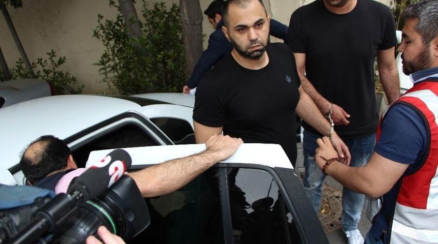 Van Der Wiel&rsquo;ı Dolandırdığı İddia Edilen Akbulut Kendisini B&ouml;yle Savundu