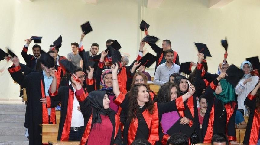 Niksar Meslek Y&uuml;ksekokulunda Mezuniyet Coşkusu