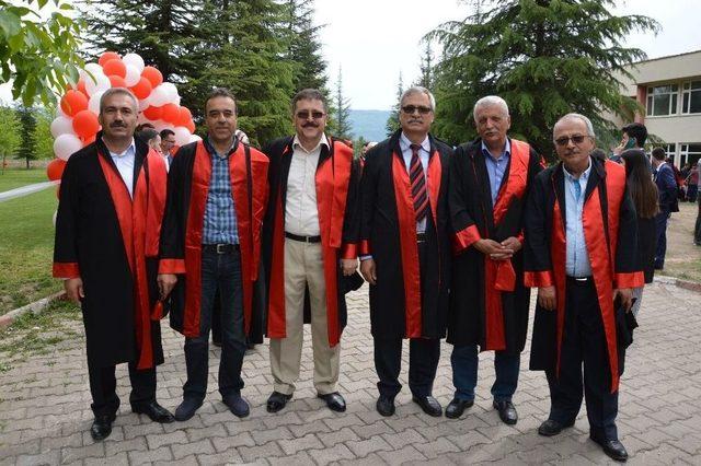 Niksar Meslek Y&uuml;ksekokulunda Mezuniyet Coşkusu 2