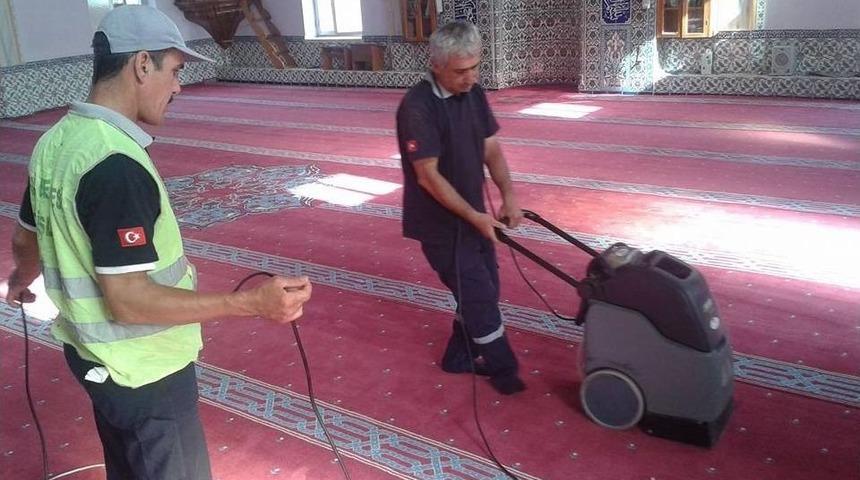 Salihli&rsquo;de Camiler Ramazan Ayına Hazırlanıyor