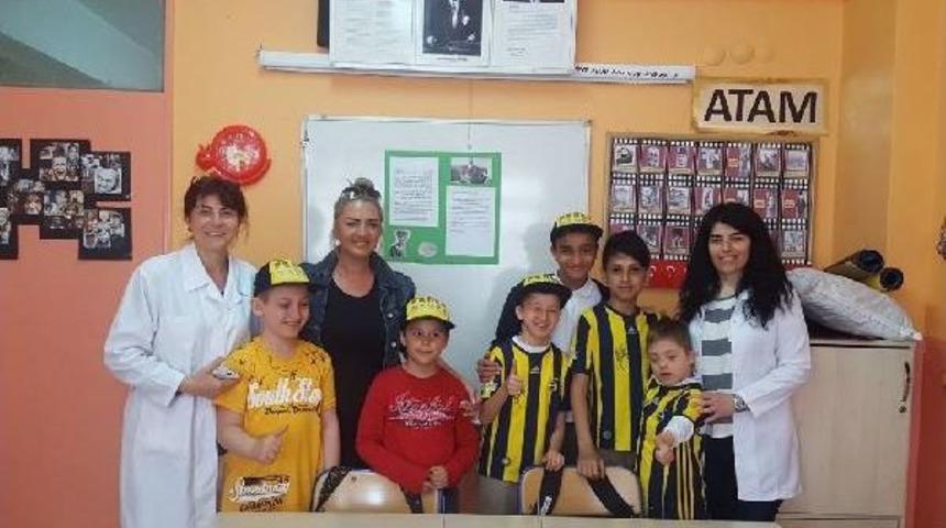 Lens, Engelli Öğrencilere Forma Hediye Etti