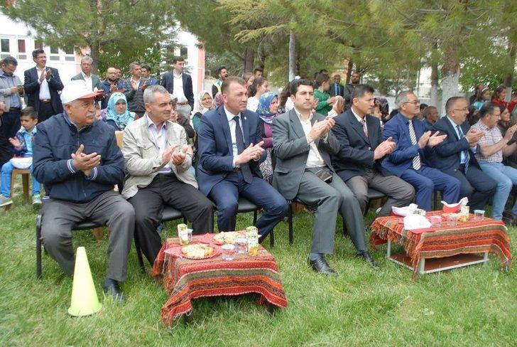 Ortaokul Öğrencileri Kispet Giyerek, Pehlivanlar Gibi Güreşti G1